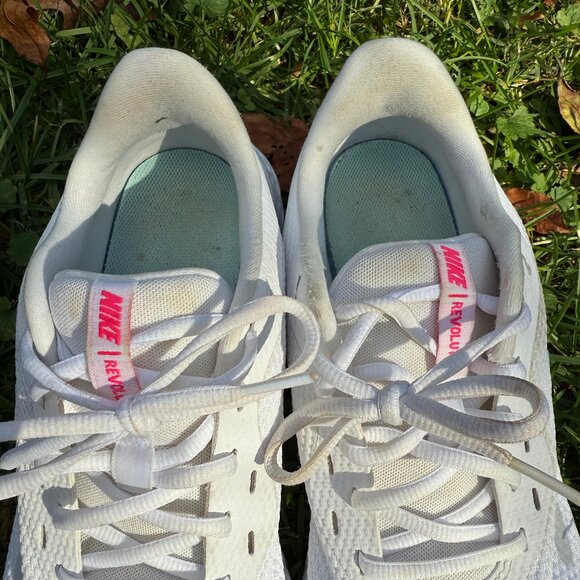Nike Women's Revolution Sneaker - Size 11 - Picture 5 of 11